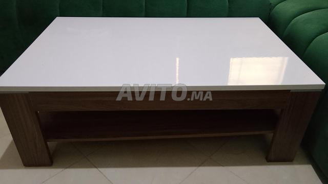 طاولتان: الحجم الكبير والصغير