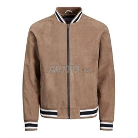 جاكيت جاك جونس جديد بني