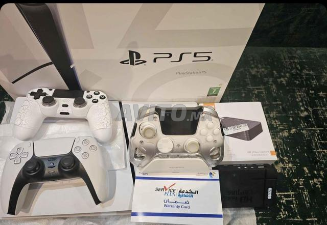 Console PlayStation 5 avec 2 manettes originales (une supplémentaire) - 2