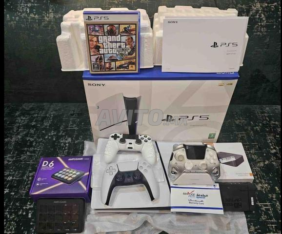 جهاز PlayStation 5 مع يدَي تحكم أصلية (واحدة إضافية)