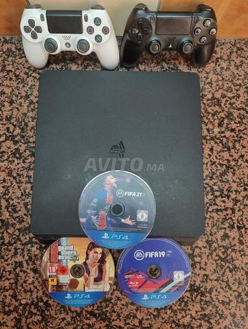 PS4 slim avec 2 manettes et 2 comptes - 2