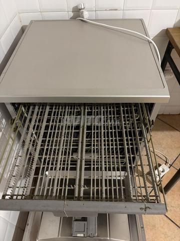 غسالة صحون سامسونج بحالة ممتازة - 2