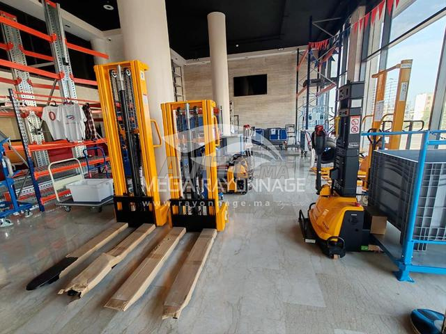 Rayonnage semi-lourd robuste pour vos entrepôts