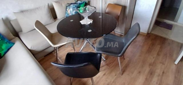 طاولة طعام مع 4 كراسي جلدية - 2