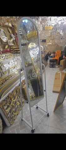 مرآة ديكور عصرية بتصميم أنيق - 2