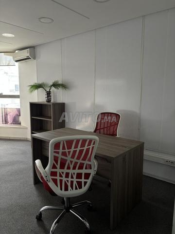 Bureau équipé lumineux à louer – prêt à l’emploi - 2