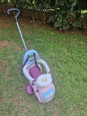 Jolie Poussette voiture à partir de 6 mois - 2