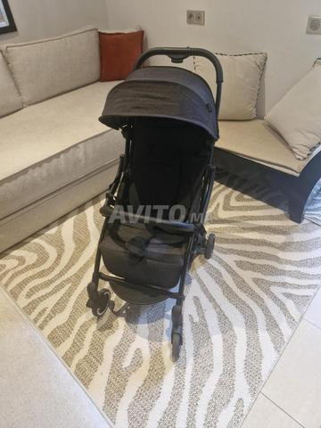 Jolie poussette pliable complètement - 2