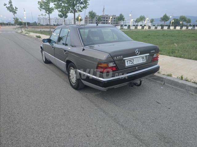 Mercedes E250D W124 - 2