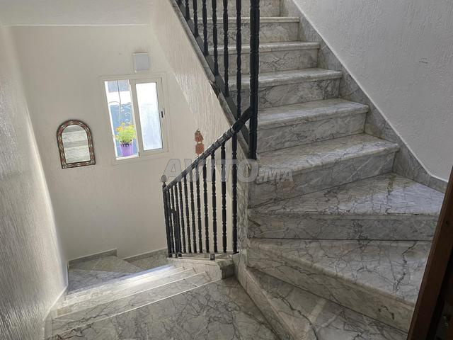 أرضي و طابقين بحالة جيدة جداً - 2