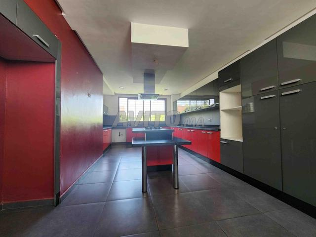 فيلا تجارية 870 م²، CIL - 2