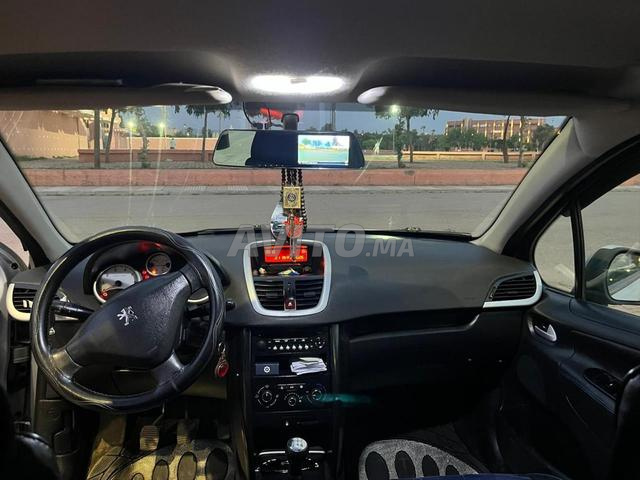 Peugeot 207 Essence Manuelle 2012 à Khénifra - 2