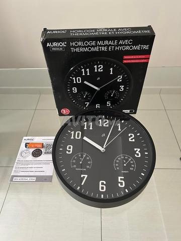 ساعة حائط جديدة من أوروبا