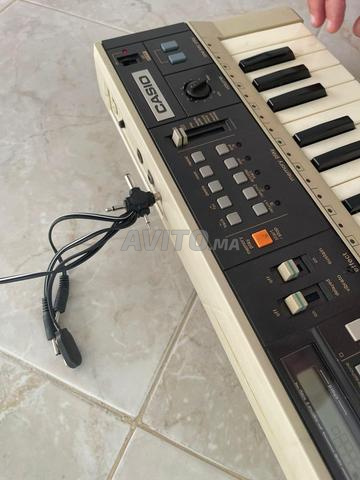 Piano clavier Casio avec valise Bon état - 2