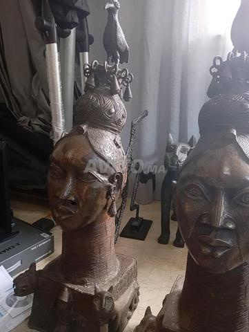 تمثالين توأم آسيويين - 2