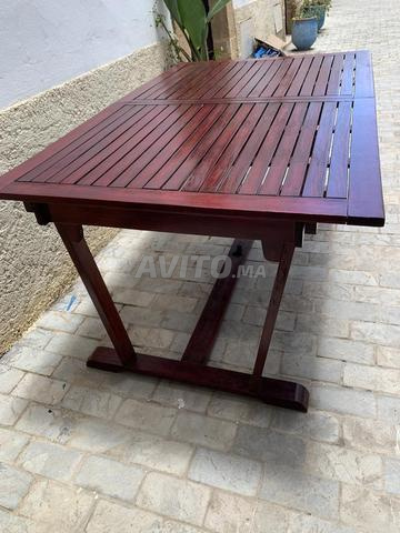 طاولة ومظلة للحديقة بحالة جيدة - 2