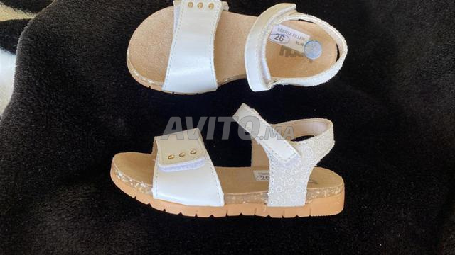 صنادل جديدة جلد ماركة إسبانية - 2