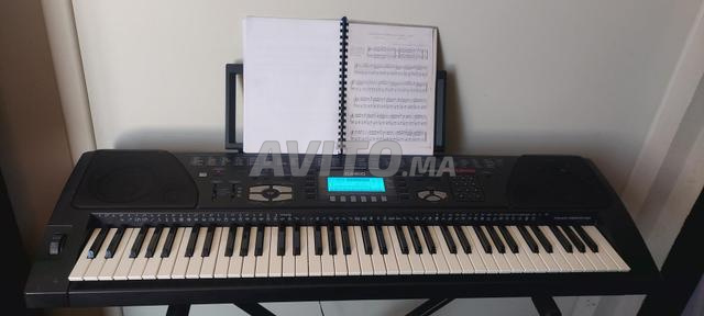 Piano Casio WK 1300 6 octaves 76 touches - 2