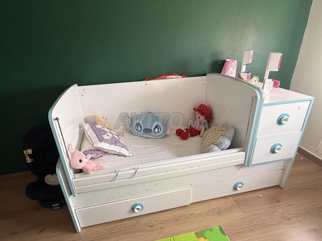 سرير وخزانة صغيرة - 2