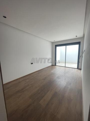 استوديو للإيجار دقيقتان شيخ خليفة / 5 دقائق CFC