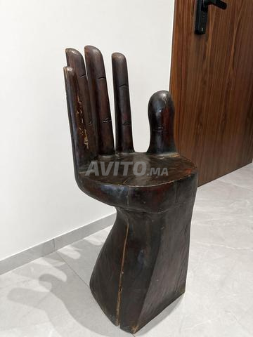 كرسي حرفي منحوت من الخشب الصلب - 2