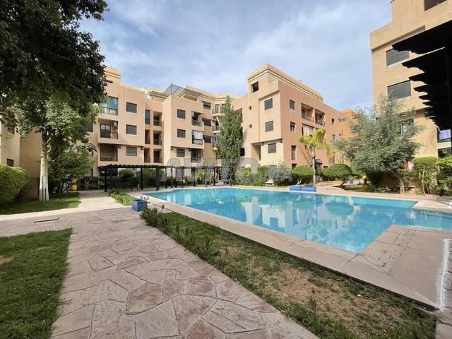 دوبلكس بحمام سباحة خاص في إقامة بها حمام سباحة