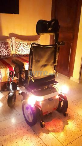 Fauteuil électrique avec des roues increvables - 2