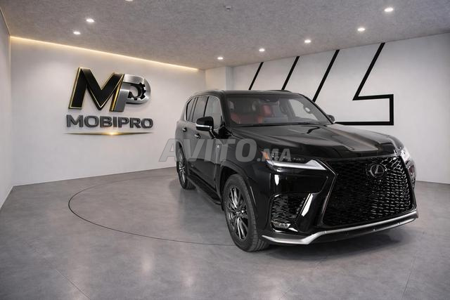لكزس LX 700h هجينة