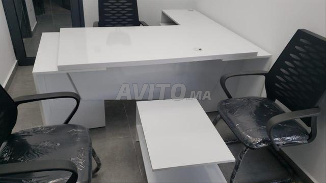 مكتب مع ركن