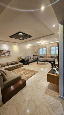 شقة جميلة على طريق عين الشقف