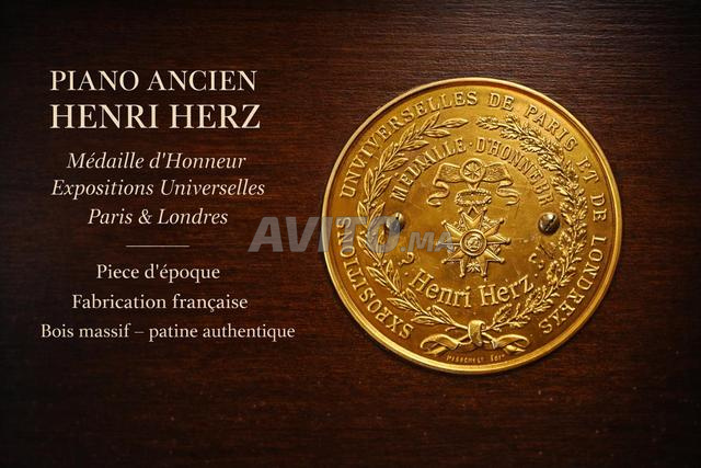 بيانو خشبي قديم قائم بذاته — يحتاج إلى تجديد - 2