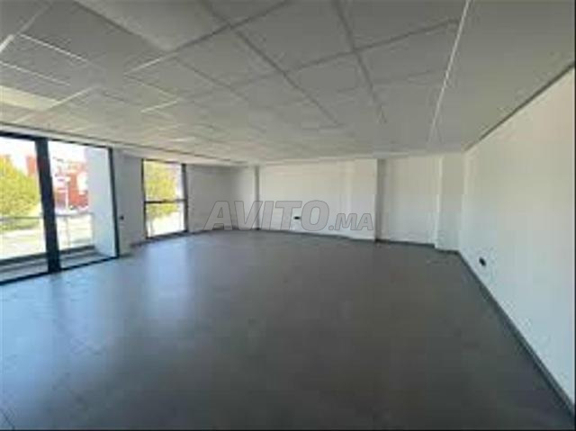 مكتب مستوي للإيجار - 2