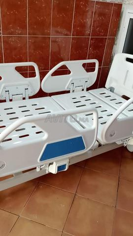 Lit médical en très bon état à vendre