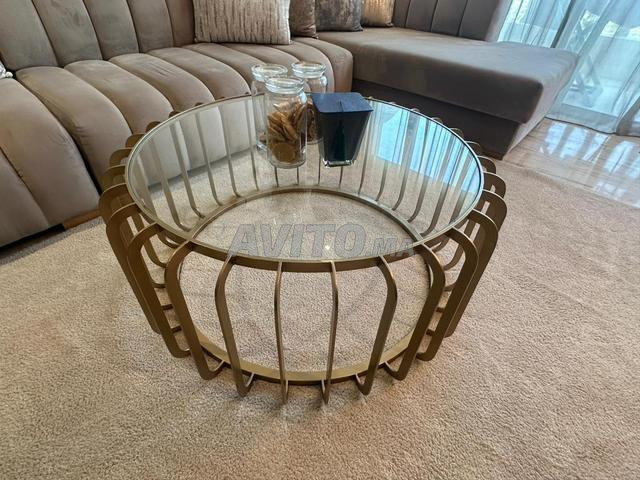 Salon d’angle moderne avec table et tapis - 2