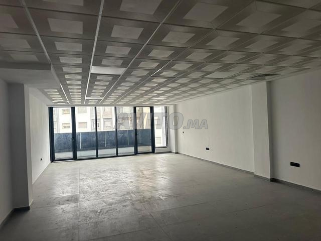 🏢 مكتب عصري للإيجار – مركز أعمال