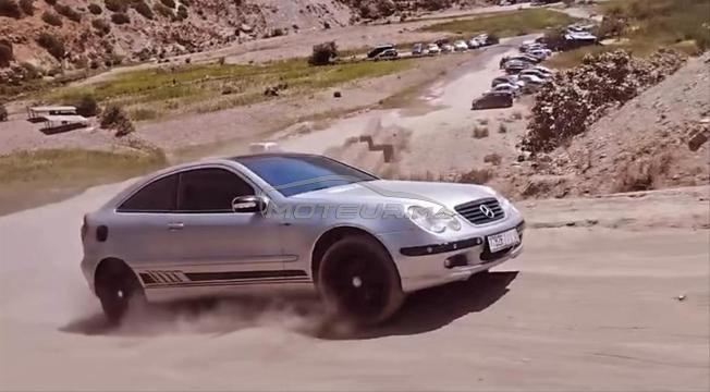 مرسيدس-بنز 220 بنزين أوتوماتيك 2004 في طنجة