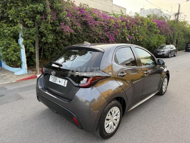 Toyota Yaris 6cv essence - 2