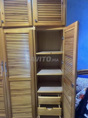 Placard avec une table nuit bois rouge - 2