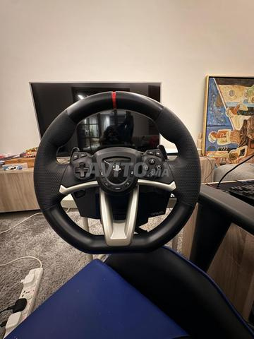 عجلة قيادة ألعاب بلاي ستيشن 5/4/بي سي بحالة شبه جديدة مع دواسات