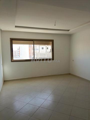 شقة جديدة 3 غرف ومرآب