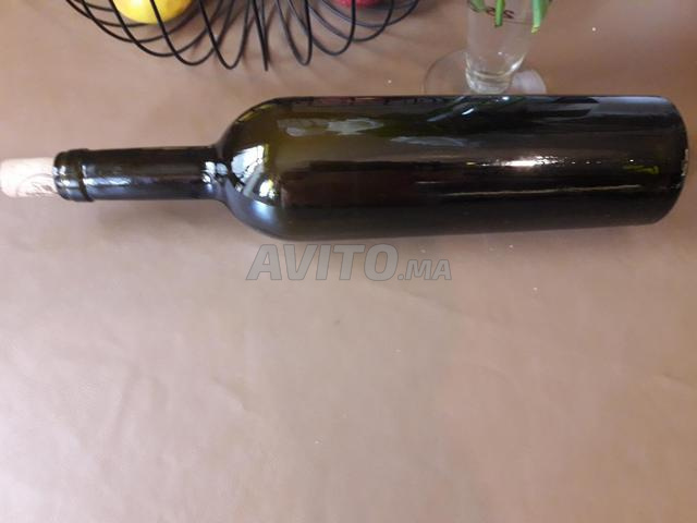 للبيع زجاجات زجاجية