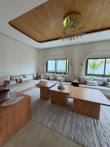 فيلا فاخرة رائعة بمساحة 525 متر مربع في حي الرياض