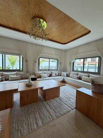 فيلا فاخرة رائعة بمساحة 525 متر مربع في حي الرياض