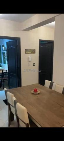 شقة مفروشة للبيع بالقرب من أسواق السلام وطريق الرباط