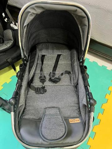 عربة أطفال ثلاثية (تريو) بحالة شبه جديدة