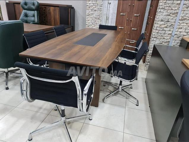 📢 طاولات اجتماعات احترافية