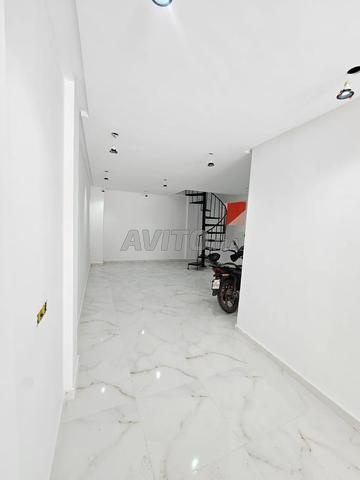 محل تجاري بمساحة 66 متر للكراء في عين السبع - 2