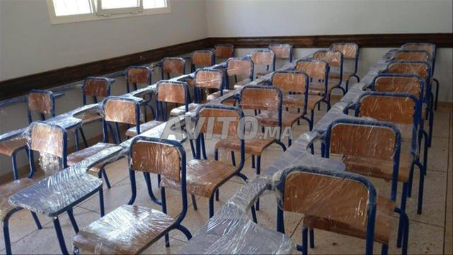 Chaise semi métallique avec écritoire