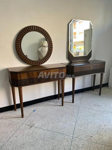 كونسول خشب ليطر بتصميم أنيق