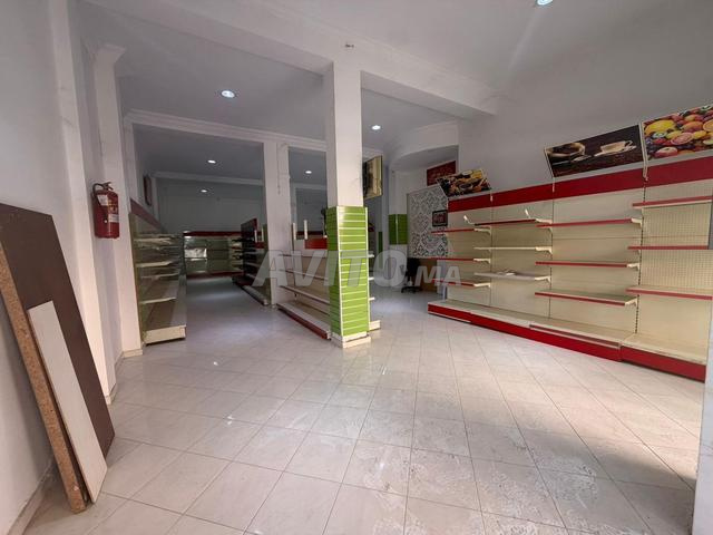 محل تجاري للبيع بموقع استراتيجي - 2